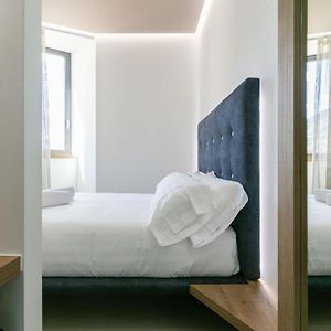 Camera piccola con letto king size
